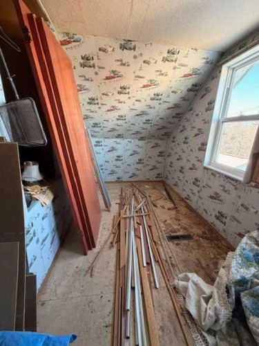 4832 49 Street, Hardisty, AB - Indoor