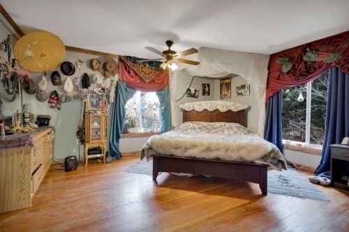 4824 50 Street, Clive, AB - Indoor Photo Showing Bedroom