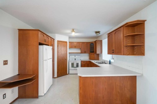 6502 55 Avenue, Camrose, AB - Indoor Photo Showing Kitchen With Double Sink
