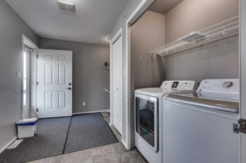 6110 38 Avenue, Stettler, AB - Indoor Photo Showing Laundry Room