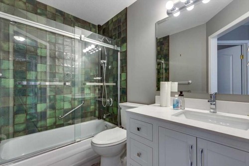 6110 38 Avenue, Stettler, AB - Indoor Photo Showing Bathroom