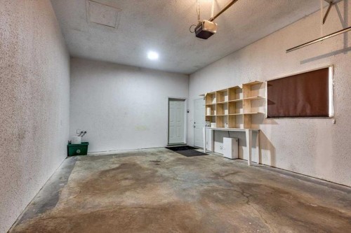 6110 38 Avenue, Stettler, AB - Indoor