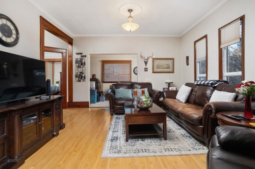 4825 51 St, Sedgewick, AB - Indoor Photo Showing Living Room