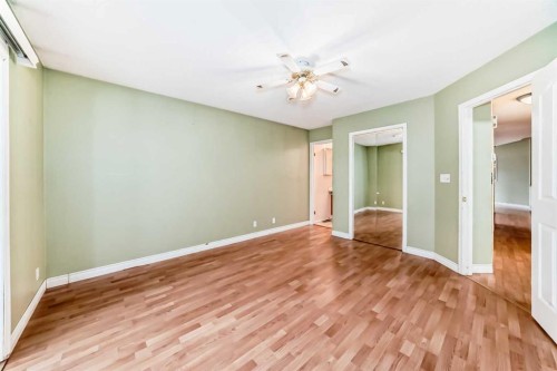 135 Kemp Avenue, Red Deer, AB - Indoor Photo Showing Other Room