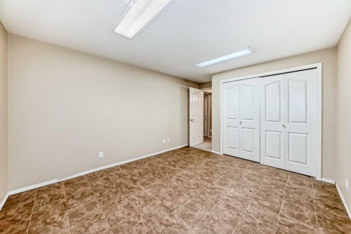 135 Kemp Avenue, Red Deer, AB - Indoor Photo Showing Other Room