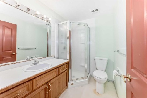135 Kemp Avenue, Red Deer, AB - Indoor Photo Showing Bathroom