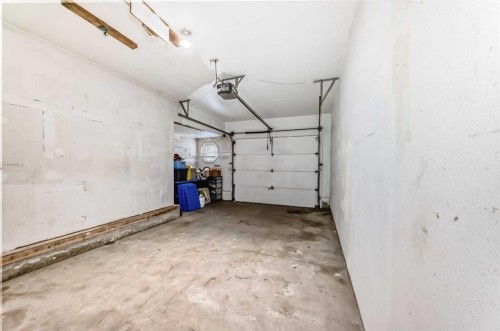 135 Kemp Avenue, Red Deer, AB - Indoor Photo Showing Garage