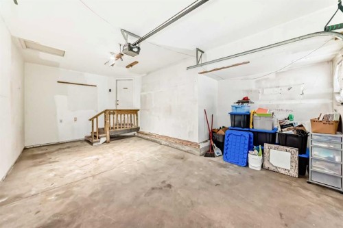 135 Kemp Avenue, Red Deer, AB - Indoor Photo Showing Garage