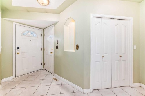 135 Kemp Avenue, Red Deer, AB - Indoor Photo Showing Other Room