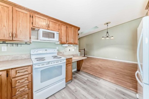 135 Kemp Avenue, Red Deer, AB - Indoor Photo Showing Kitchen