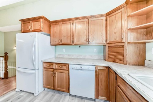 135 Kemp Avenue, Red Deer, AB - Indoor Photo Showing Kitchen