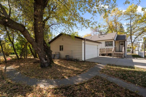 4913 54 Street, Camrose, AB - Outdoor