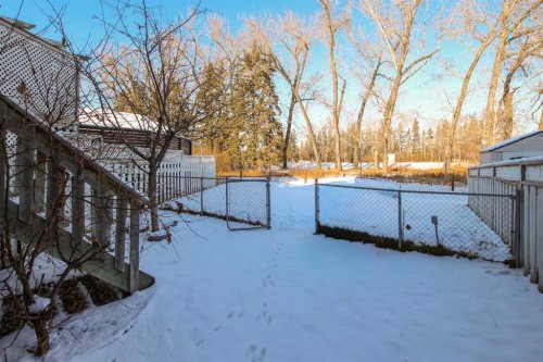 25 Adams Close, Red Deer, AB - Outdoor