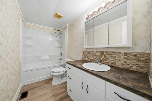 18 Parkland Acres, Lacombe, AB 