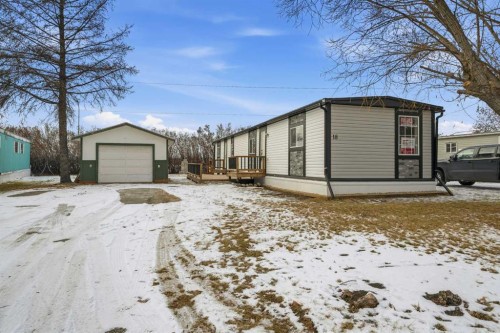18 Parkland Acres, Lacombe, AB 