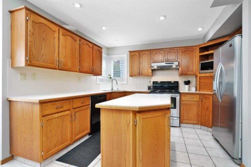 22 Denovan Crescent, Red Deer, AB - Indoor Photo Showing Kitchen