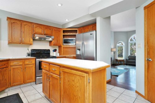 22 Denovan Crescent, Red Deer, AB - Indoor Photo Showing Kitchen