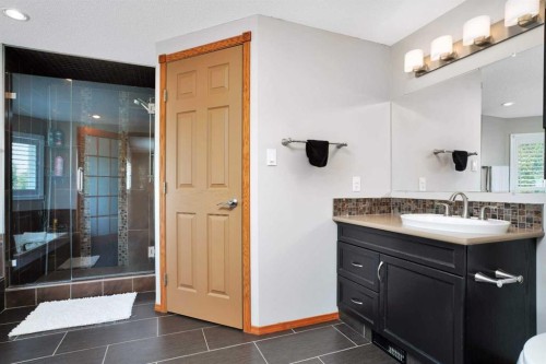 22 Denovan Crescent, Red Deer, AB - Indoor Photo Showing Bathroom