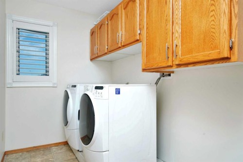 22 Denovan Crescent, Red Deer, AB - Indoor Photo Showing Laundry Room