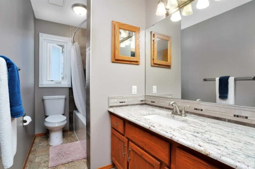 22 Denovan Crescent, Red Deer, AB - Indoor Photo Showing Bathroom