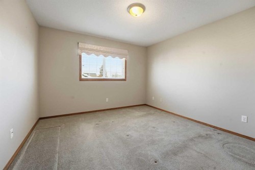 24D-32 Daines Avenue, Red Deer, AB - Indoor Photo Showing Other Room