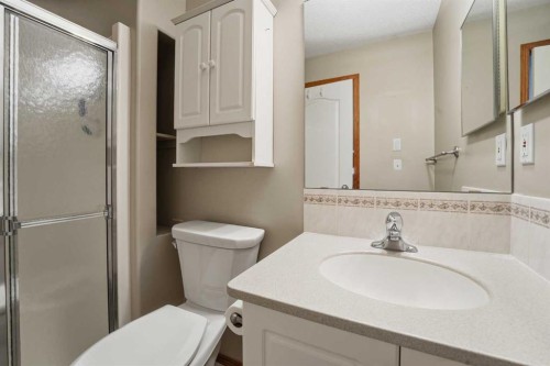 24D-32 Daines Avenue, Red Deer, AB - Indoor Photo Showing Bathroom