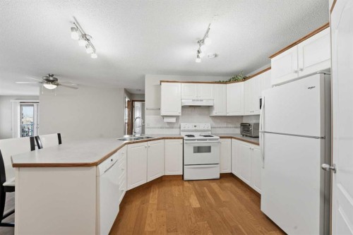 24D-32 Daines Avenue, Red Deer, AB - Indoor Photo Showing Kitchen With Double Sink