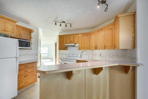 16 Lawrence Crescent, Red Deer, AB - Indoor Photo Showing Kitchen