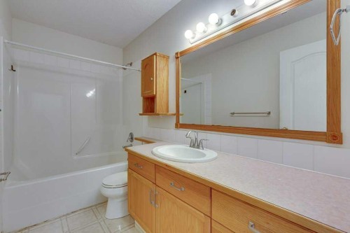 16 Lawrence Crescent, Red Deer, AB - Indoor Photo Showing Bathroom