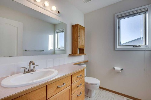 16 Lawrence Crescent, Red Deer, AB - Indoor Photo Showing Bathroom