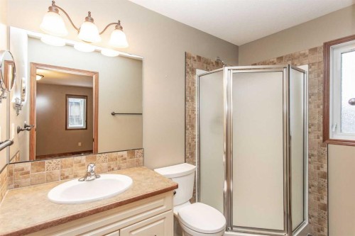 12 Irving Crescent, Red Deer, AB - Indoor Photo Showing Bathroom