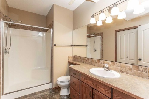 12 Irving Crescent, Red Deer, AB - Indoor Photo Showing Bathroom