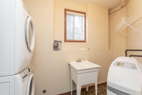 12 Irving Crescent, Red Deer, AB - Indoor Photo Showing Laundry Room