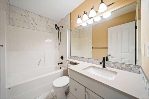 116 Allwright Close, Red Deer, AB - Indoor Photo Showing Bathroom