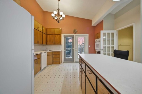 6121 Hamilton Drive, Red Deer, AB - Indoor Photo Showing Kitchen