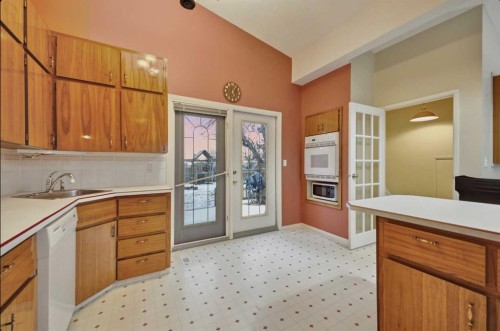6121 Hamilton Drive, Red Deer, AB - Indoor Photo Showing Kitchen
