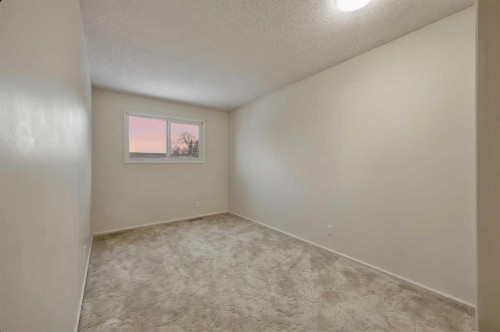 6121 Hamilton Drive, Red Deer, AB - Indoor Photo Showing Other Room