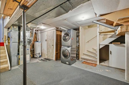 6121 Hamilton Drive, Red Deer, AB - Indoor Photo Showing Laundry Room