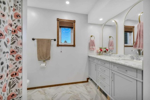 68 Roland Street, Red Deer, AB - Indoor Photo Showing Bathroom