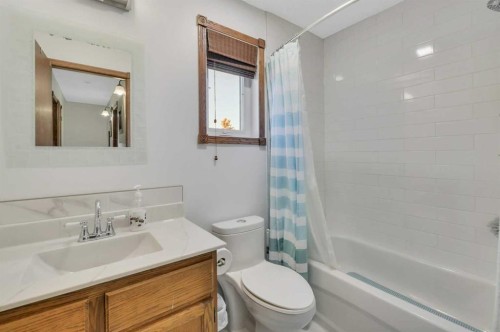 68 Roland Street, Red Deer, AB - Indoor Photo Showing Bathroom