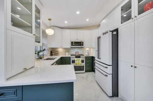 68 Roland Street, Red Deer, AB - Indoor Photo Showing Kitchen
