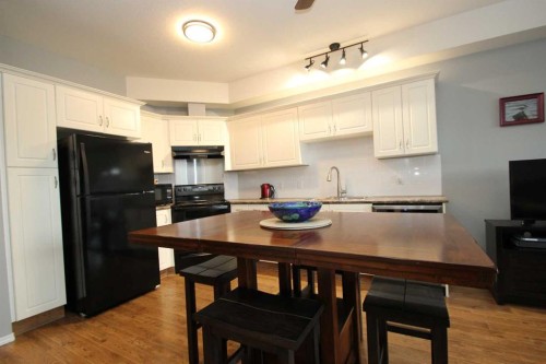 203-4512 52 Avenue, Red Deer, AB - Indoor Photo Showing Kitchen