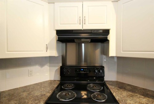 203-4512 52 Avenue, Red Deer, AB - Indoor Photo Showing Kitchen