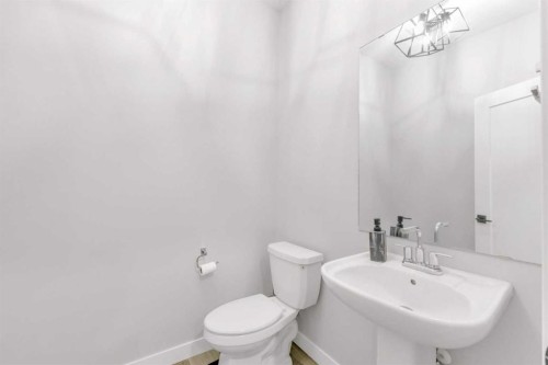 119 Crestview Boulevard, Sylvan Lake, AB - Indoor Photo Showing Bathroom