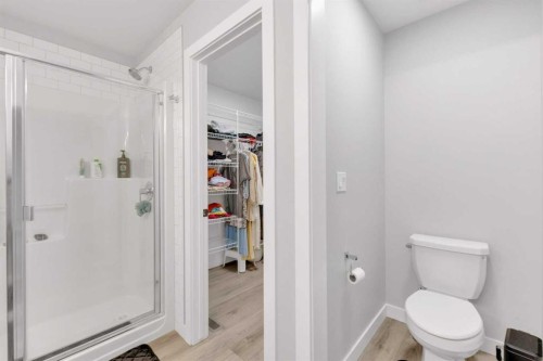 119 Crestview Boulevard, Sylvan Lake, AB - Indoor Photo Showing Bathroom