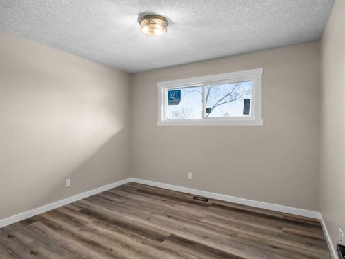 6308 50A Street Close, Ponoka, AB - Indoor Photo Showing Other Room