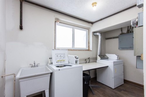 5817 53 Avenue, Red Deer, AB - Indoor Photo Showing Laundry Room
