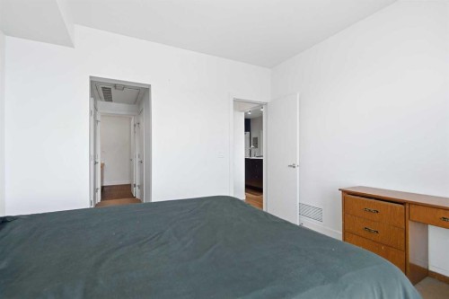 5314-2660 22 Street, Red Deer, AB - Indoor Photo Showing Bedroom