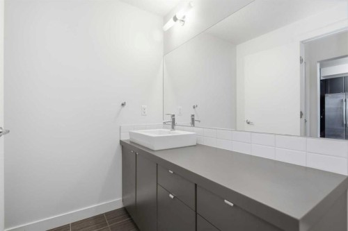 5314-2660 22 Street, Red Deer, AB - Indoor Photo Showing Bathroom