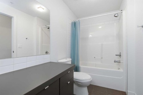 5314-2660 22 Street, Red Deer, AB - Indoor Photo Showing Bathroom